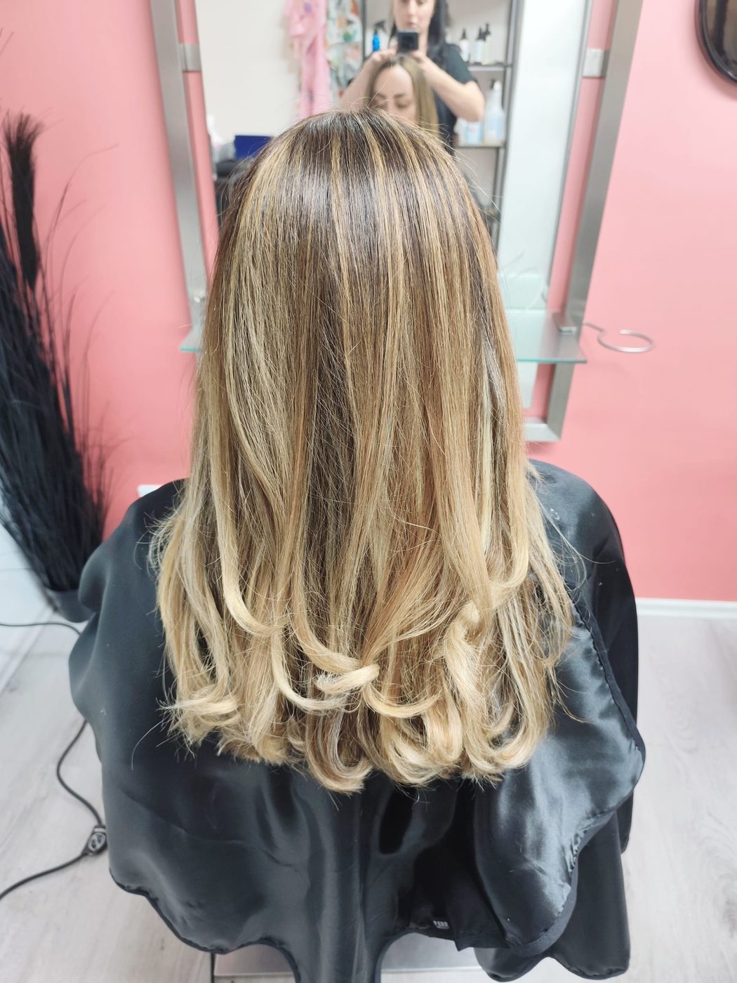 Balayage-Look mit weichen blonden Übergängen — gestylt bei Art & Style by Natascha