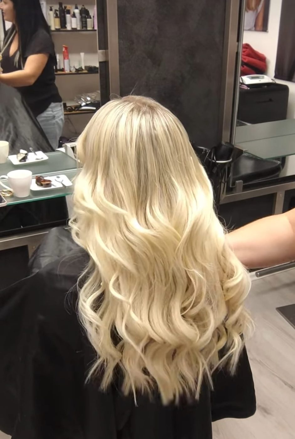 Goldblonde Wellen mit weichen Übergängen
